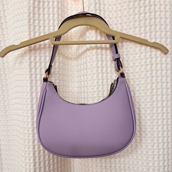 Trendy Lavender Shoulder Bag with Gold Hardware – Brand New - Picture 5 of 11